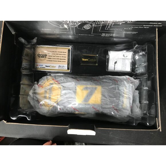 Team Caliber Michael Waltrip #7 Nations Rent 2000 Monte Carlo 1:24 Owners Series - Picture 3 of 9